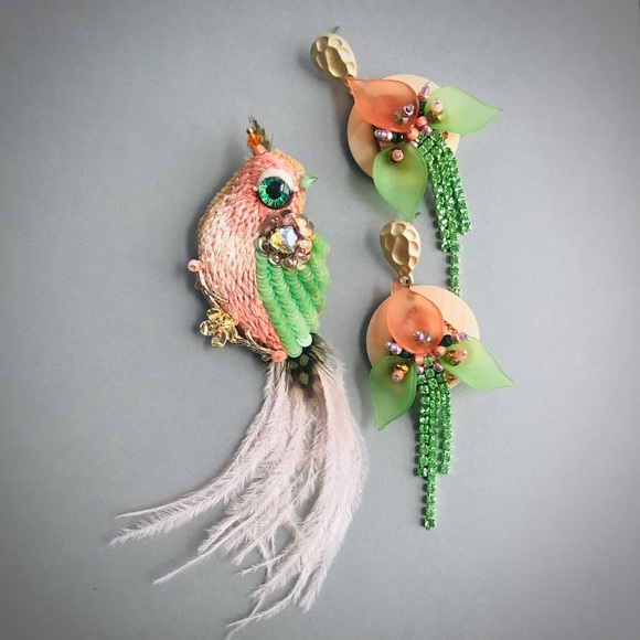 Earrings with a wood floral pendant - Picture 14 of 16